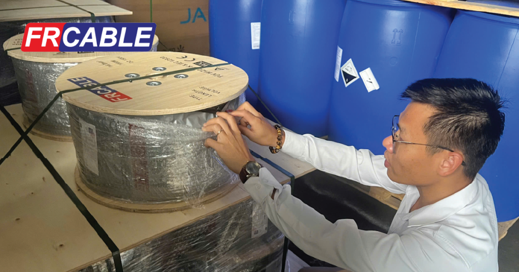 giá cáp điện solar tăng