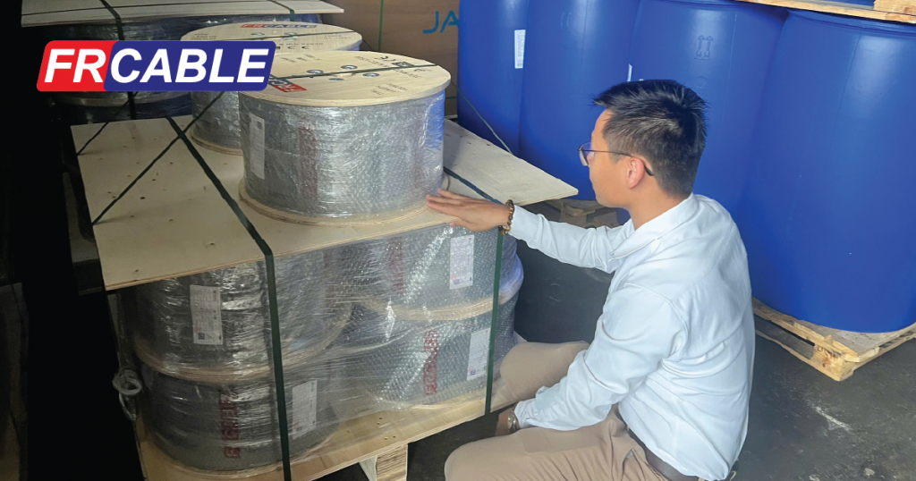 giá cáp điện solar tăng